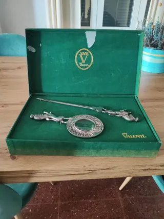 Abrecartas y lupa con león Valenti