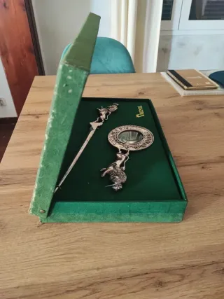 Abrecartas y lupa con león Valenti