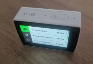 Cámara Yi 4K + Carcasa + 2 Baterías