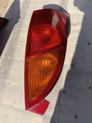 Pilotos Traseros Ford Focus. Año 2003