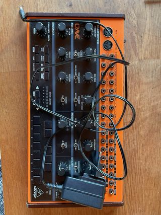 Behringer Crave Sintetizador Analógico