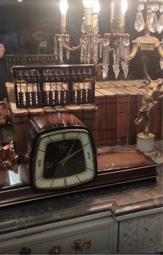 Reloj de mesa antiguo