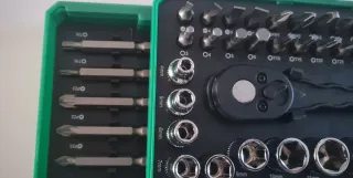 Set cacciavite a cricchetto con bussole