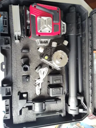 Nivel láser autonivelante