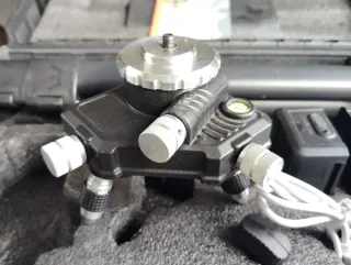 Nivel láser autonivelante