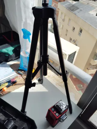 Nivel láser autonivelante