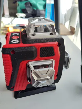 Nivel láser autonivelante