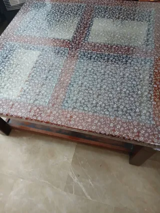 Mesa de centro de madera maciza y cristal