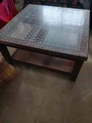 Mesa de centro de madera maciza y cristal