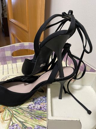 Zapatos ZARA negros con tiras