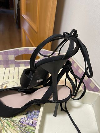 Zapatos ZARA negros con tiras