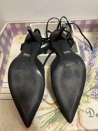 Zapatos ZARA negros con tiras