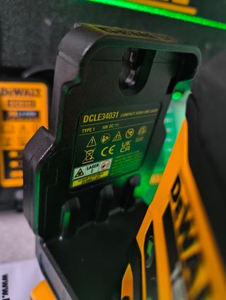 Nivel Láser 3 líneas DeWalt DCLE34031 Verde 360°