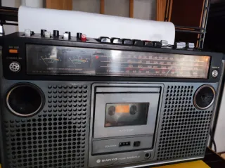 Radio Cassette Sanyo vintage