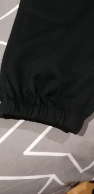 Pantalón cargo negro