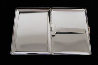 Portasigarette con cuori e fiori Pitillera