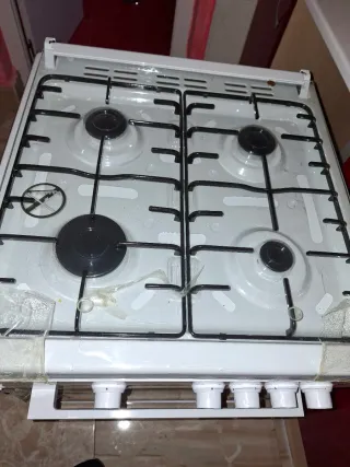 Cocina de gas con horno Beko nueva sin estrenar