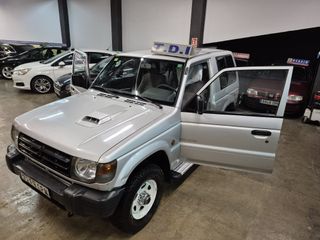 Mitsubishi Montero 2003