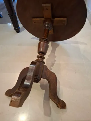 Mesa auxiliar madera maciza decorada