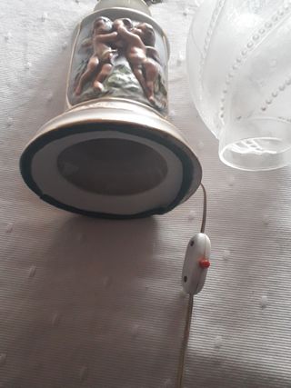 Antigua lámpara de porcelana