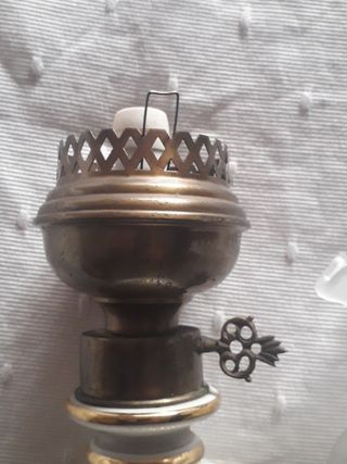 Antigua lámpara de porcelana