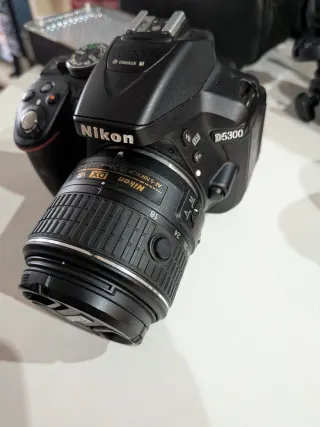 Cámara Nikon D5300 + Objetivos + Accesorios