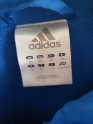 Chaqueta deportiva Adidas azul y negra