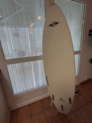 Tabla de surf BIC Sport 6’7” – con leash.