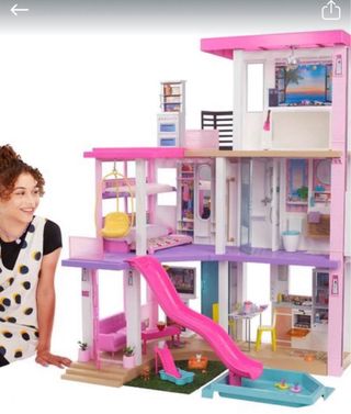 Casa delle Bambole Barbie con scivolo e piscina
