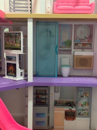 Casa delle Bambole Barbie con scivolo e piscina