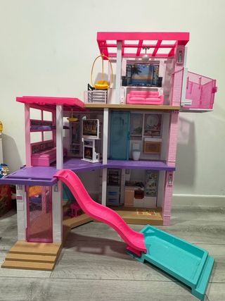 Casa delle Bambole Barbie con scivolo e piscina