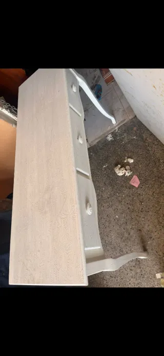 Mesa de madera tallada