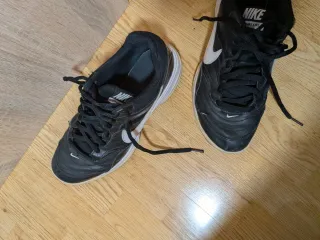 Zapatillas Nike Tenis Negras y Blancas