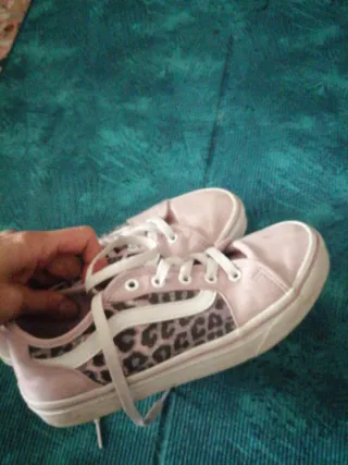 Vans rosas con estampado animal print