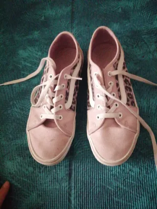 Vans rosas con estampado animal print