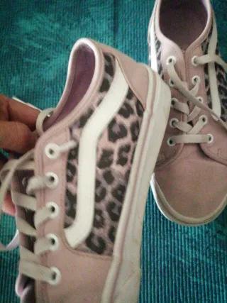 Vans rosas con estampado animal print