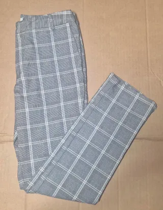 Pantalón cuadros Stradivarius talla 40