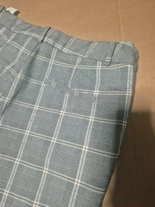 Pantalón cuadros Stradivarius talla 40