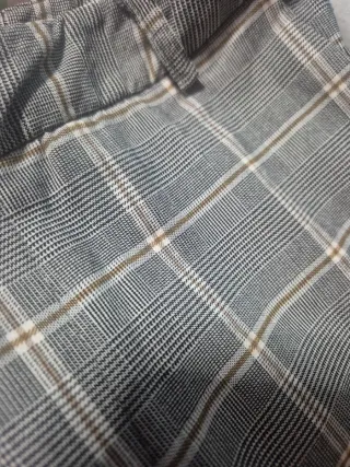 Pantalón cuadros Stradivarius talla 40