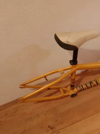 Cuadro BMX Amarillo con Sillín