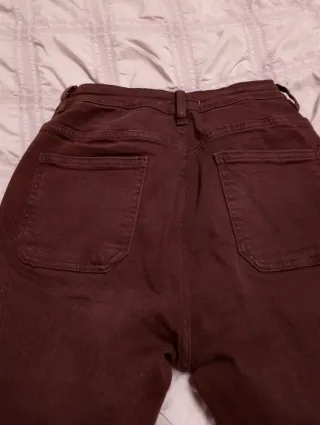 Vaqueros acampanados granates mujer