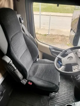 Cabeza tractora, más empresa de logística