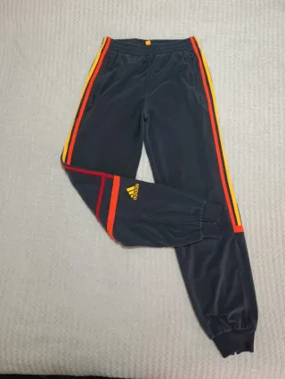 Pantalones Adidas Challenger gris tricolor