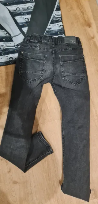 Conjunto niño camiseta y vaqueros