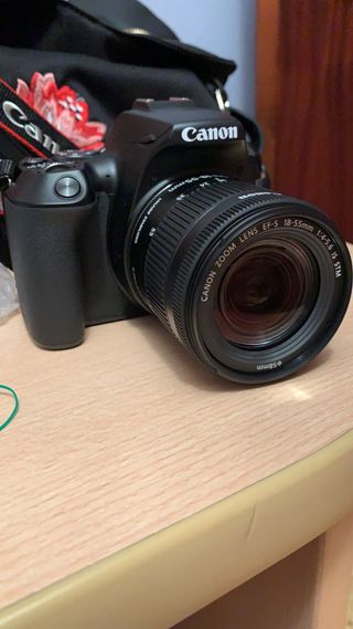Cámara Canon EOS 250D + Lente EF-S 18-55mm