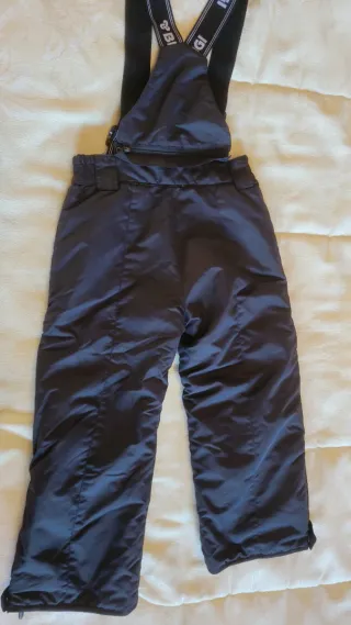 Pantalón de nieve infantil BRUGI. Talla 4-5 años.