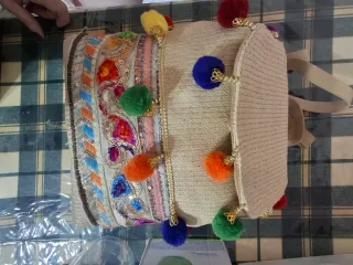 Zaino donna beige con pompon colorati