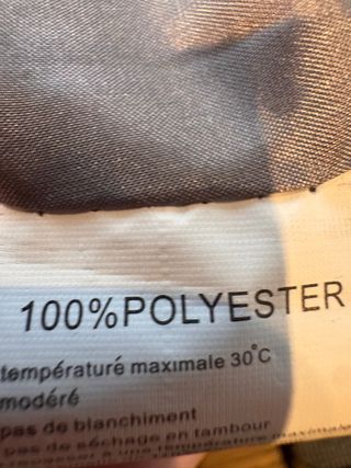 Elegante blazer militar gris con detalles dorados