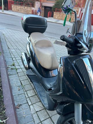 Piaggio Beverly Tourer Maxi Scooter
