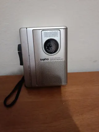 Grabadora y reproductor Sanyo M-1060C